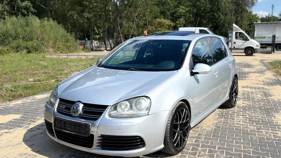 VOLKSWAGEN Golf -