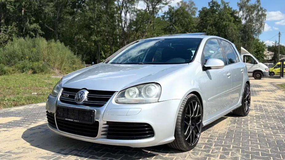 VOLKSWAGEN Golf -