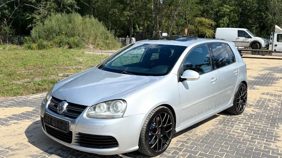 VOLKSWAGEN Golf -