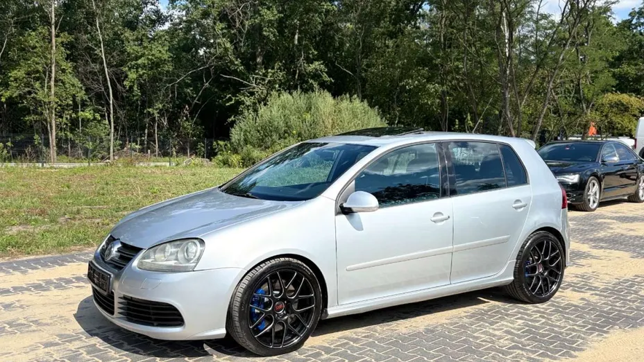 VOLKSWAGEN Golf -