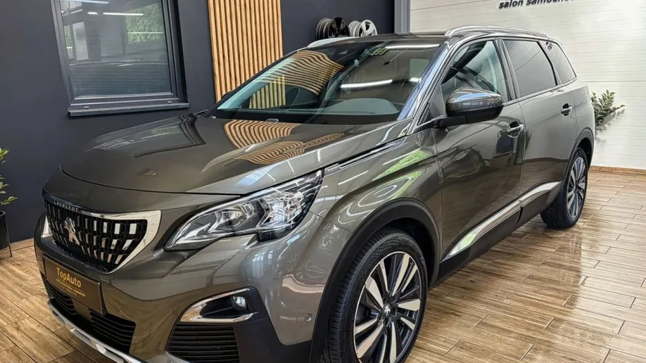 PEUGEOT 5008 -