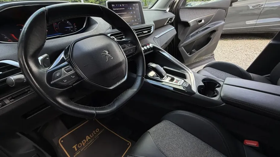 PEUGEOT 5008 -
