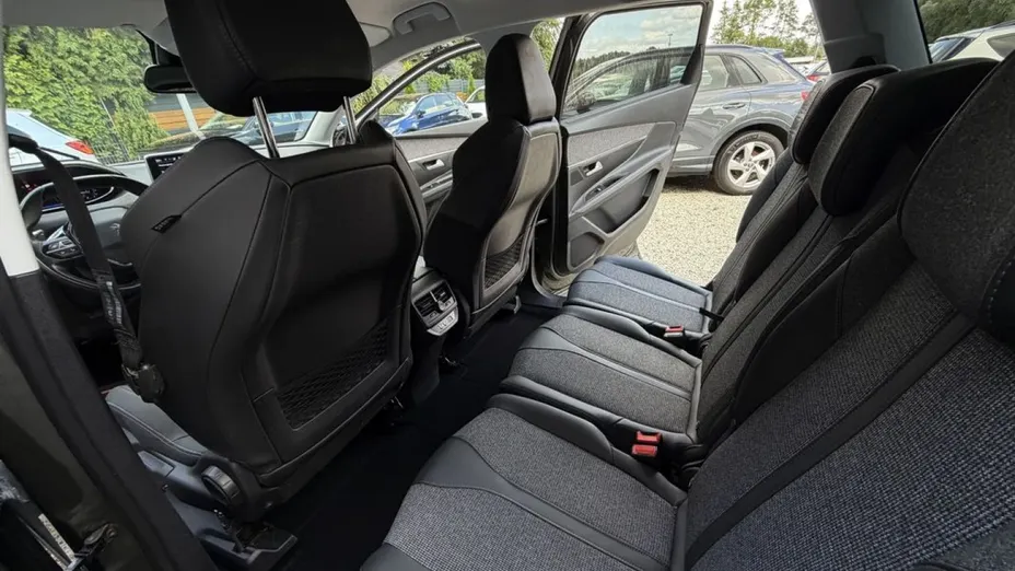 PEUGEOT 5008 -