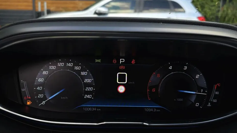 PEUGEOT 5008 -