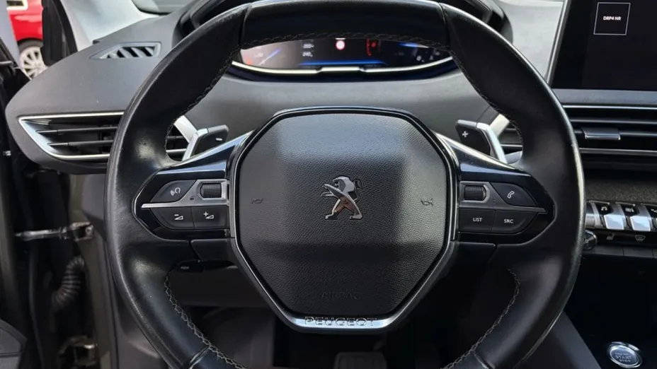 PEUGEOT 5008 -