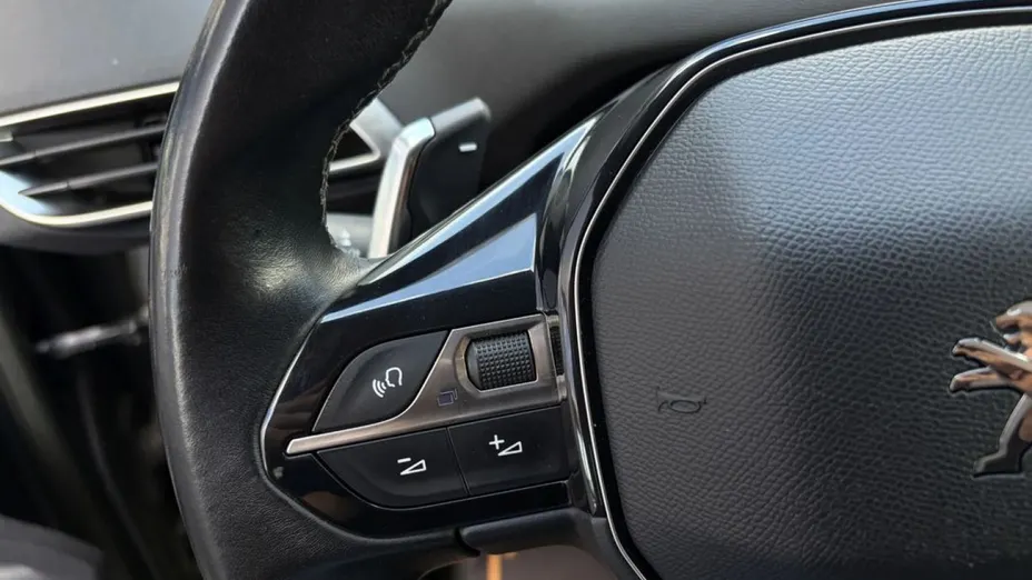 PEUGEOT 5008 -