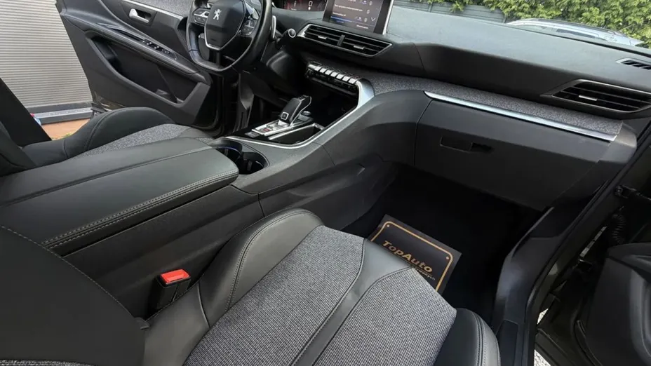 PEUGEOT 5008 -