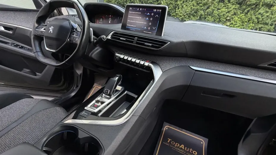PEUGEOT 5008 -