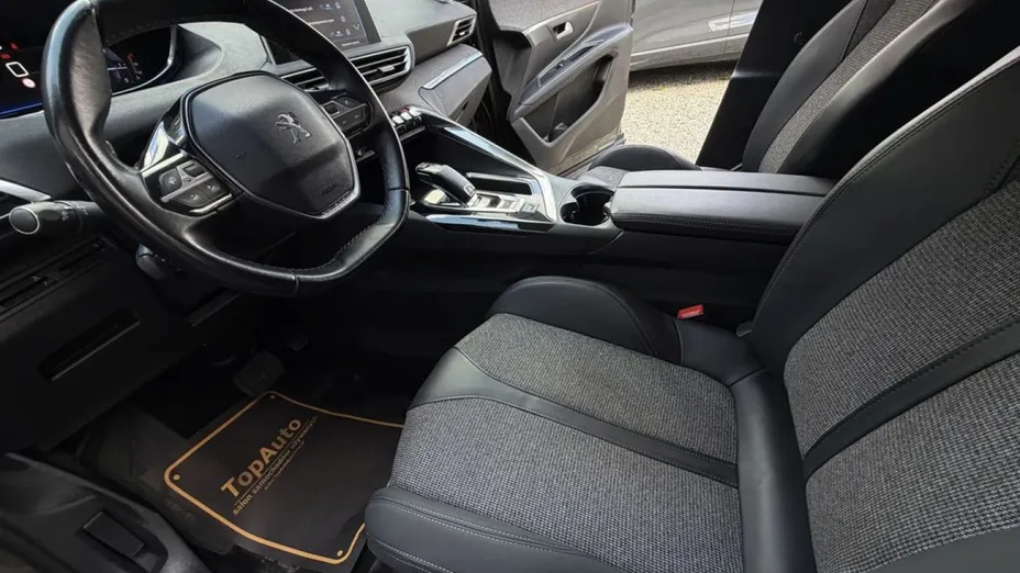 PEUGEOT 5008 -