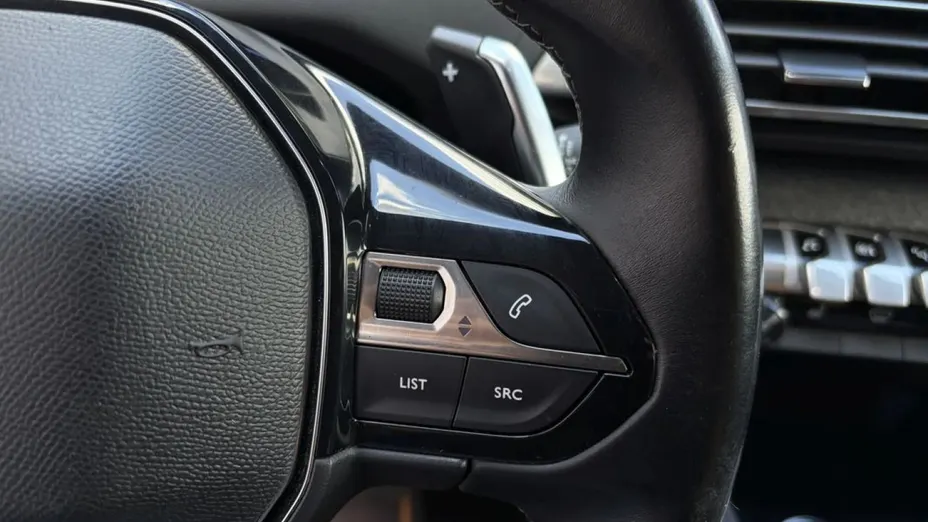 PEUGEOT 5008 -