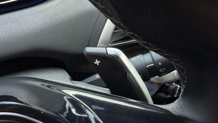 PEUGEOT 5008 -