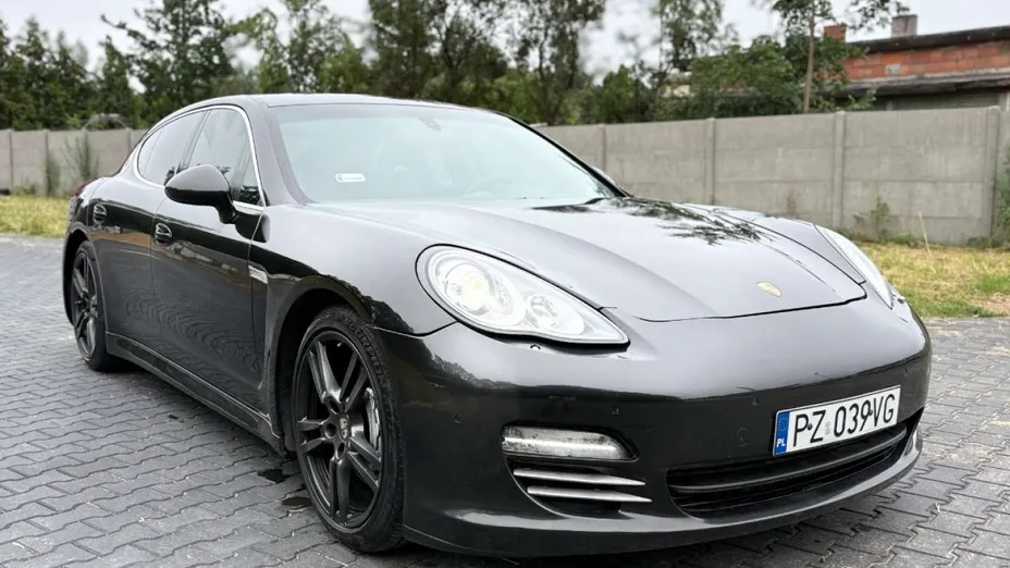 PORSCHE Panamera -