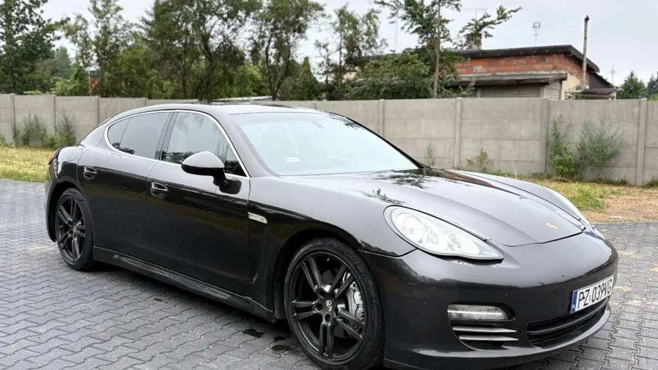 PORSCHE Panamera -