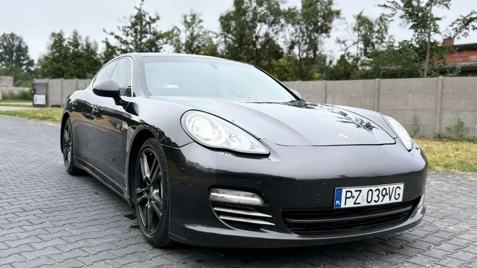 PORSCHE Panamera -