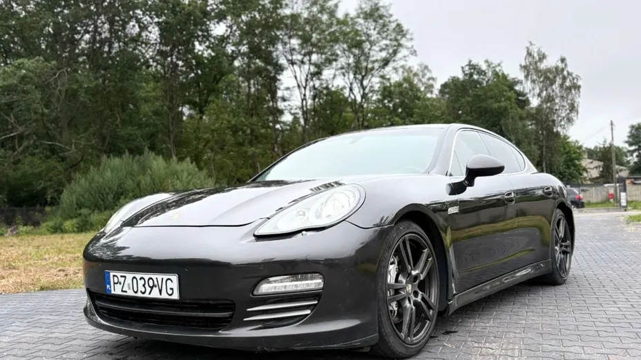 PORSCHE Panamera -