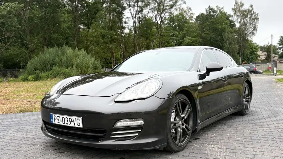 PORSCHE Panamera -