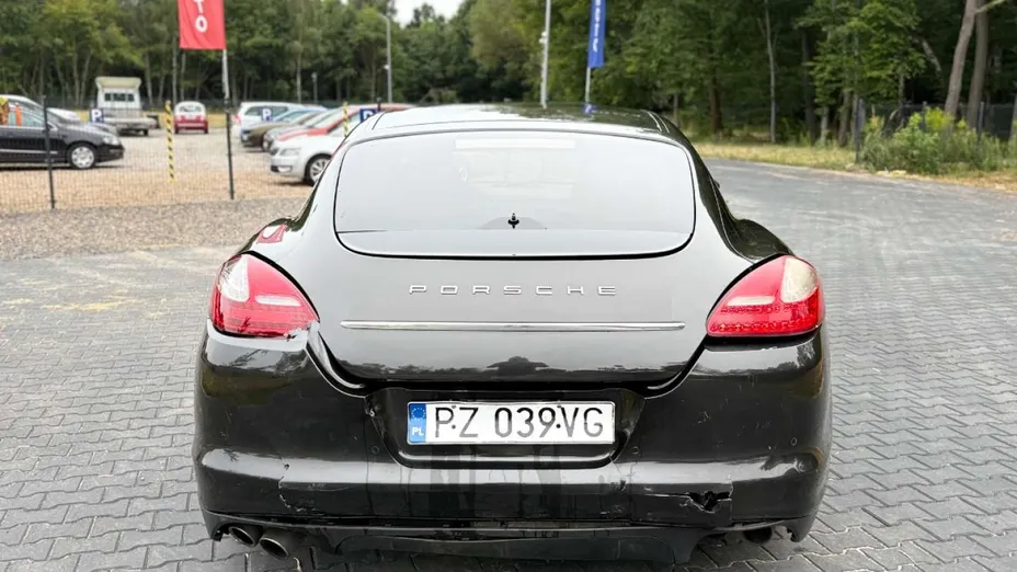 PORSCHE Panamera -