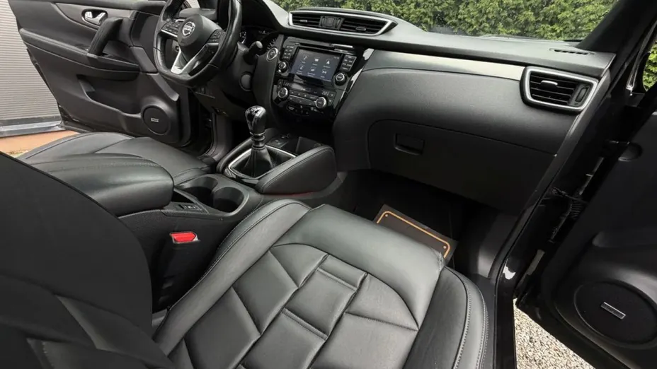 NISSAN Qashqai -