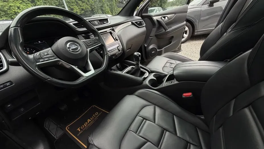 NISSAN Qashqai -