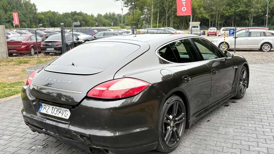 PORSCHE Panamera -