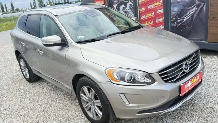 VOLVO XC60 -