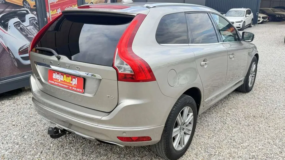 VOLVO XC60 -