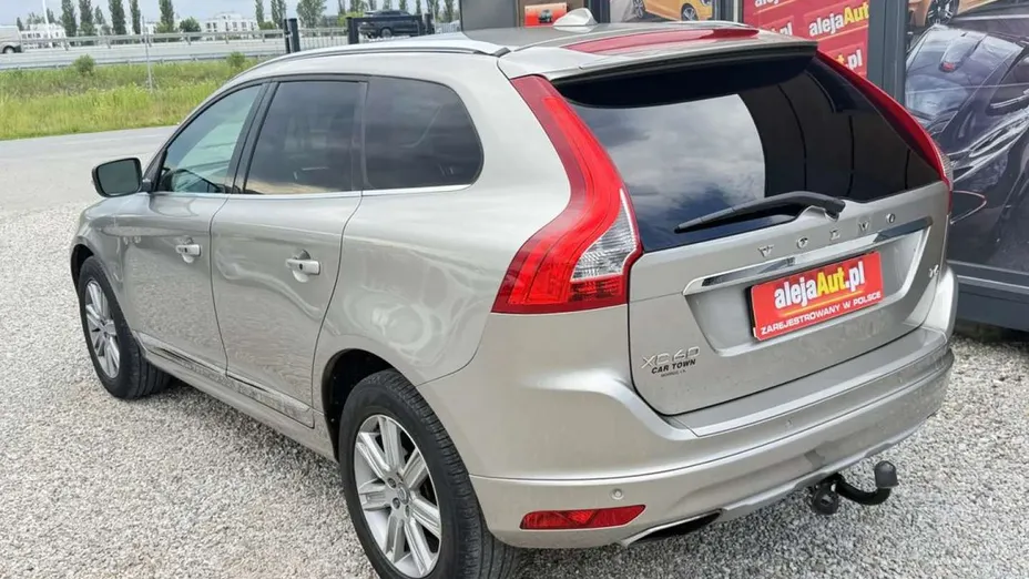 VOLVO XC60 -