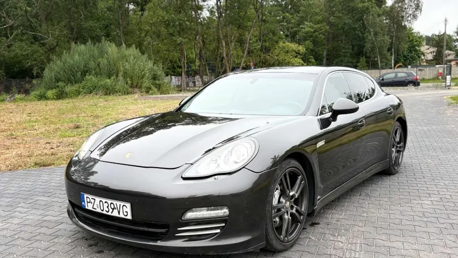 PORSCHE Panamera -