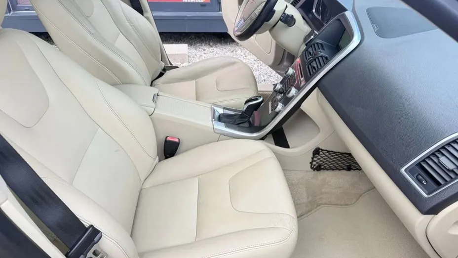 VOLVO XC60 -