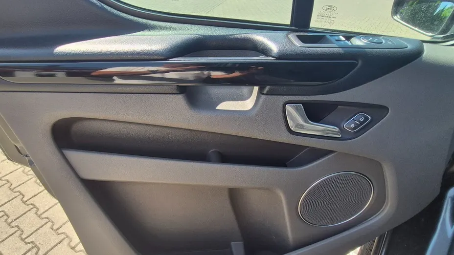 FORD Tourneo Custom -