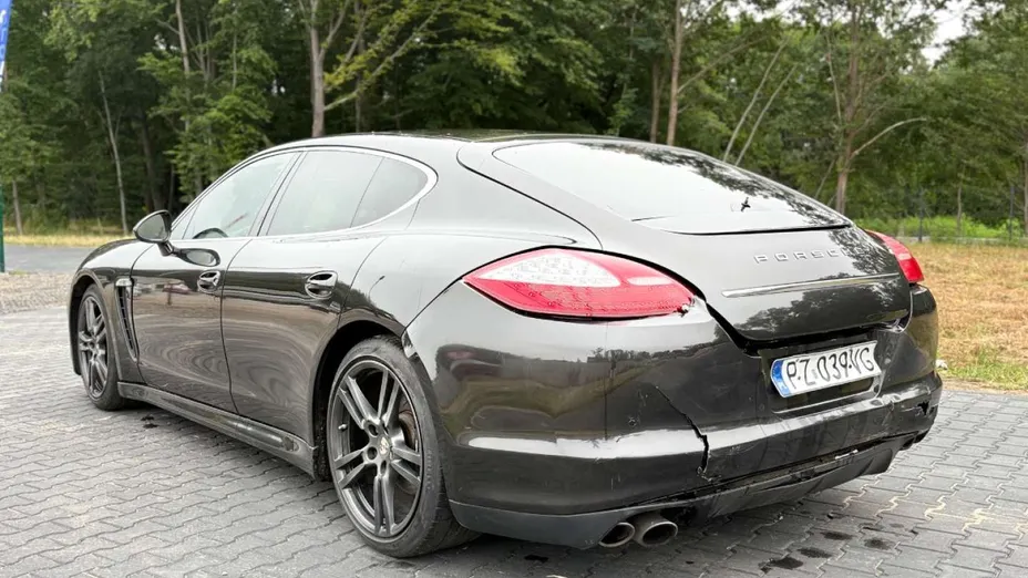 PORSCHE Panamera -