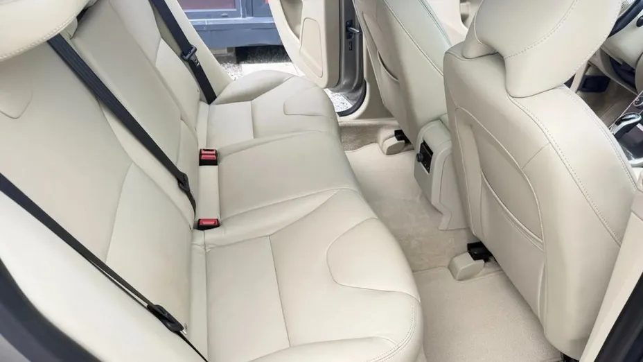 VOLVO XC60 -