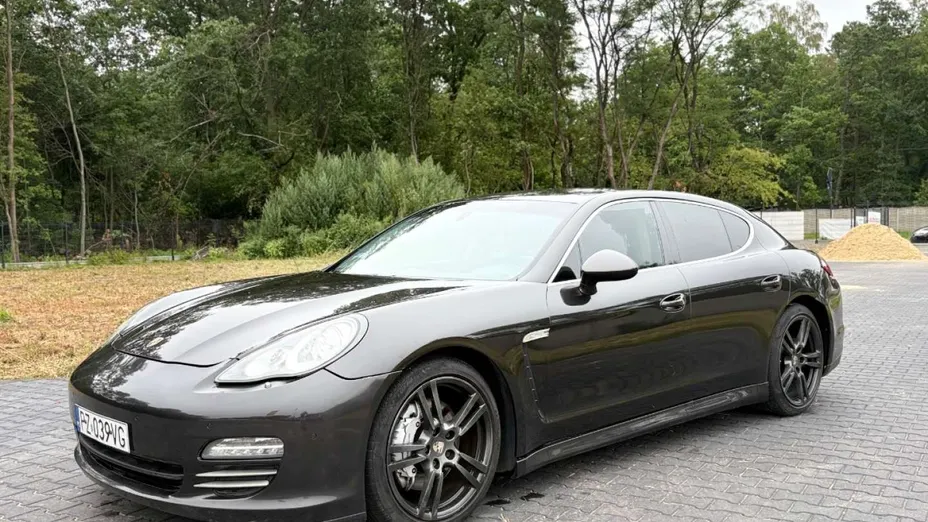 PORSCHE Panamera -