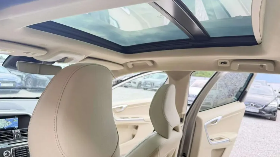 VOLVO XC60 -