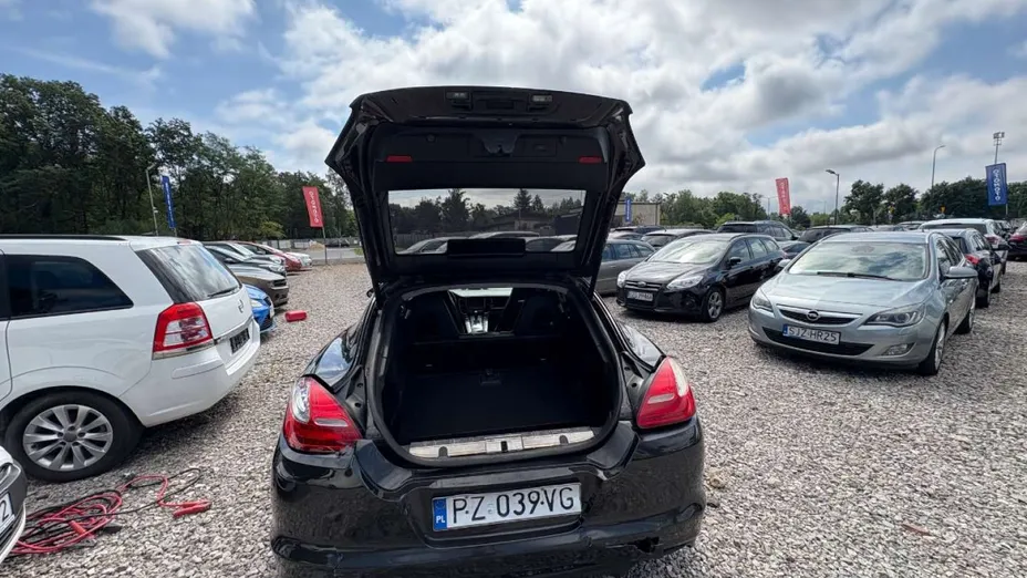 PORSCHE Panamera -