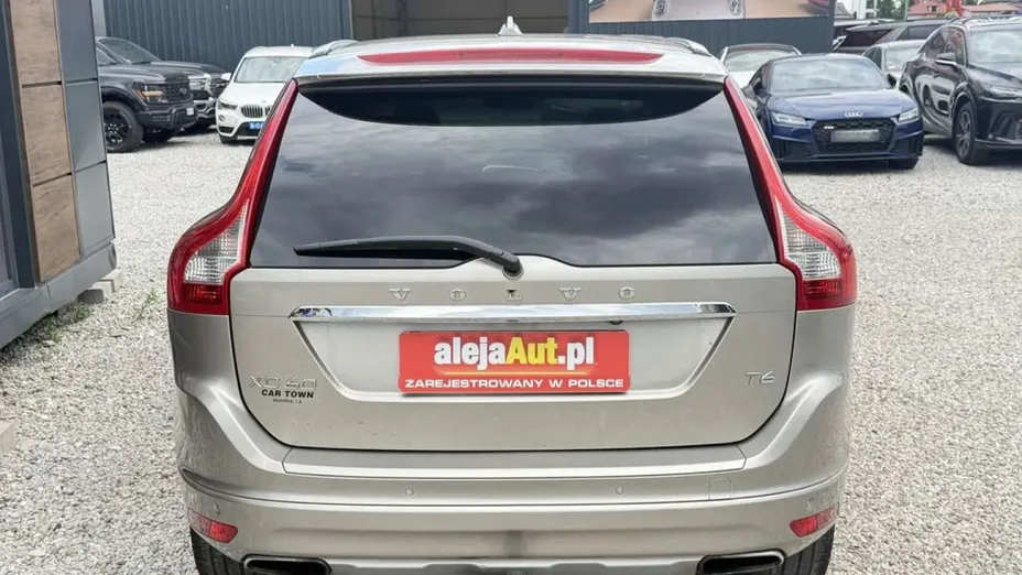 VOLVO XC60 -