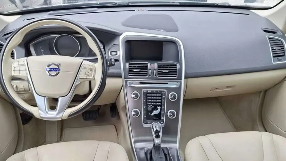 VOLVO XC60 -