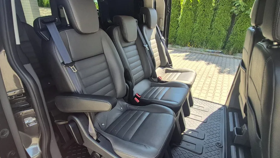 FORD Tourneo Custom -