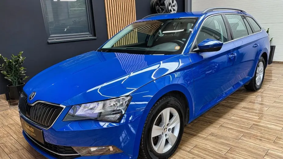 SKODA Superb -