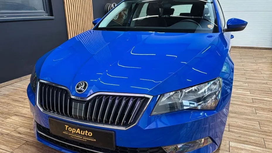 SKODA Superb -