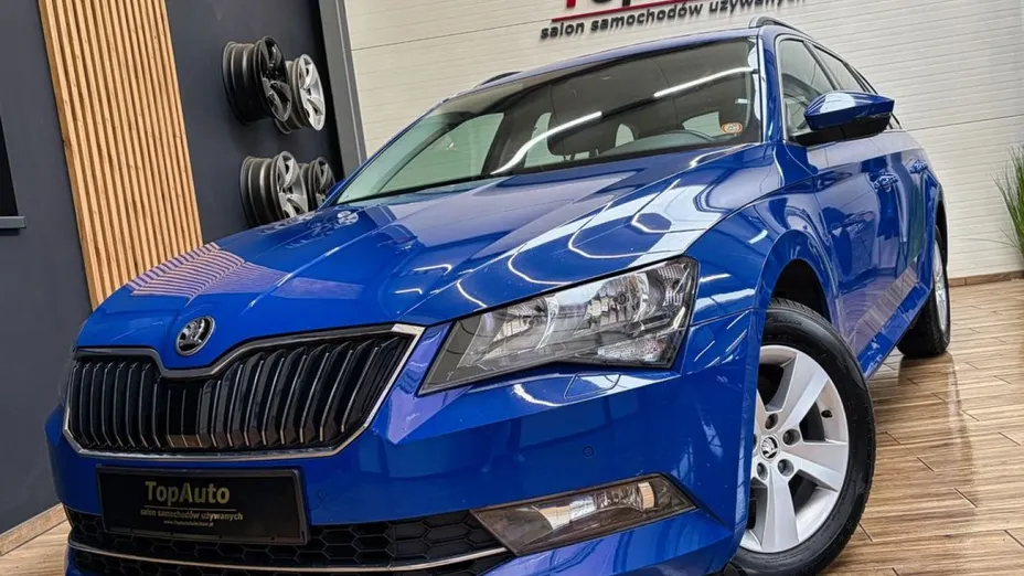 SKODA Superb -