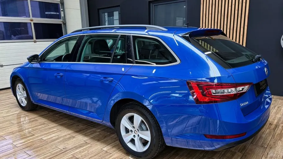 SKODA Superb -