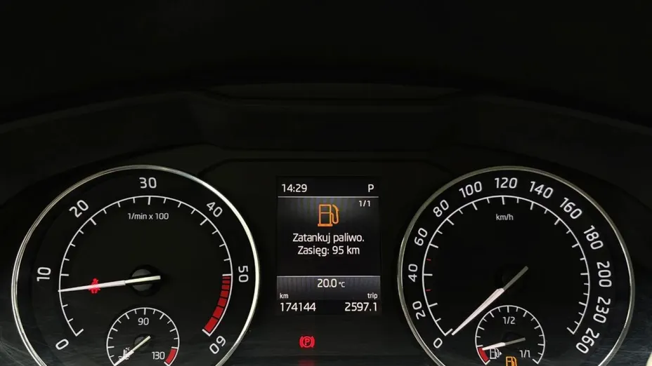 SKODA Superb -