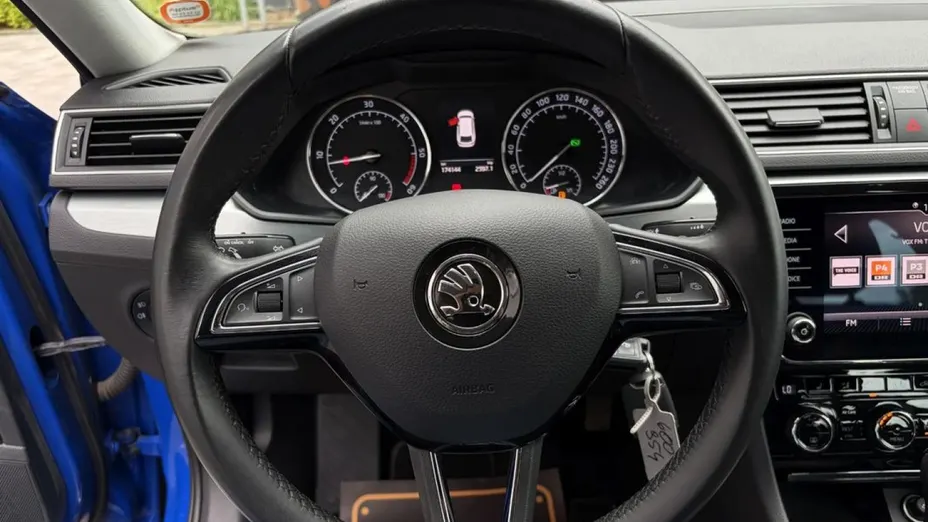 SKODA Superb -