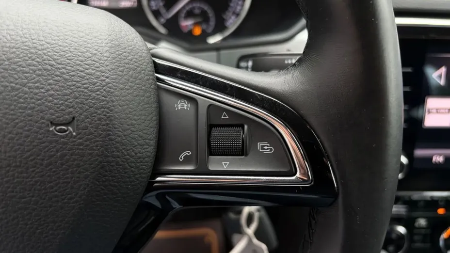 SKODA Superb -
