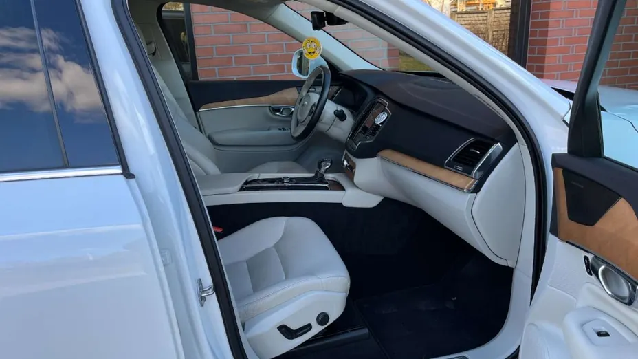 VOLVO XC90 -