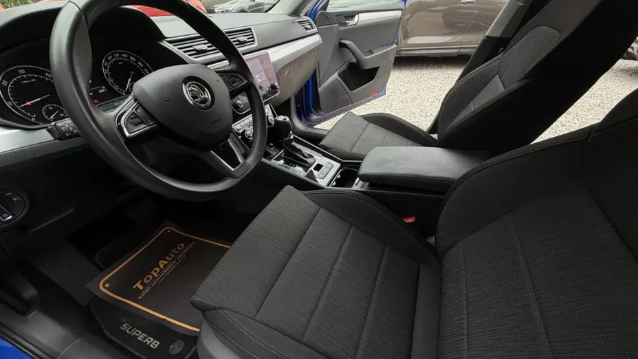 SKODA Superb -