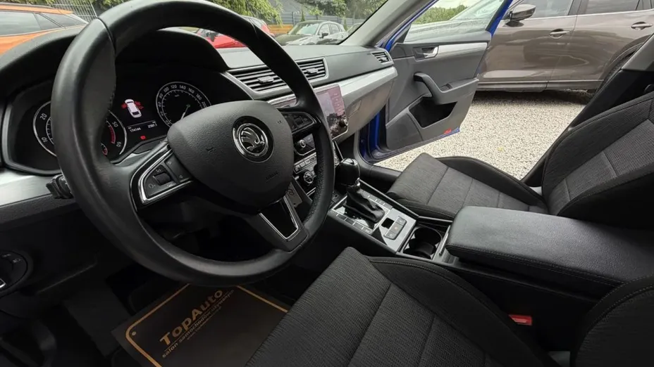 SKODA Superb -