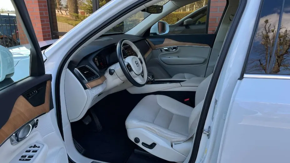 VOLVO XC90 -