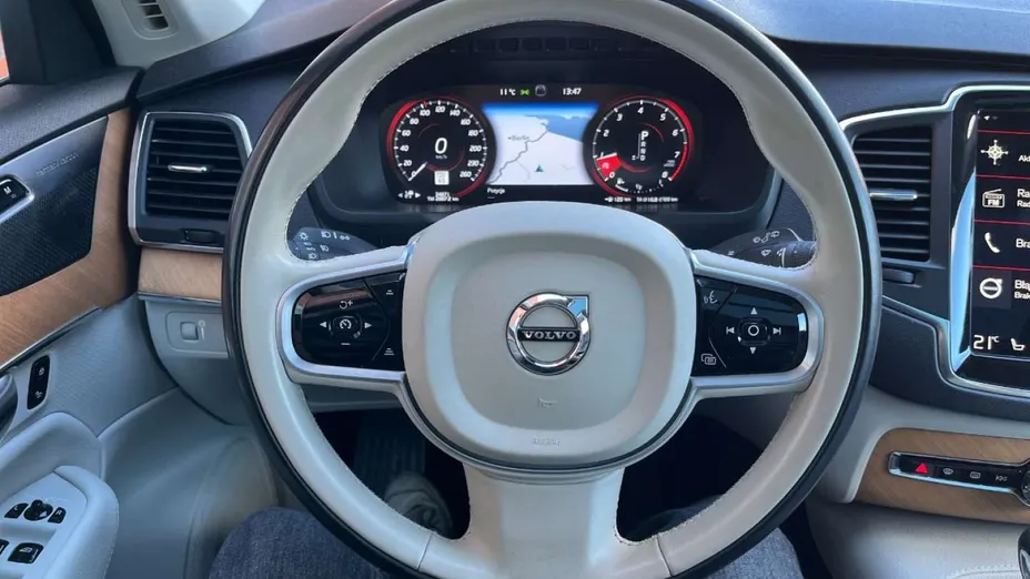VOLVO XC90 -